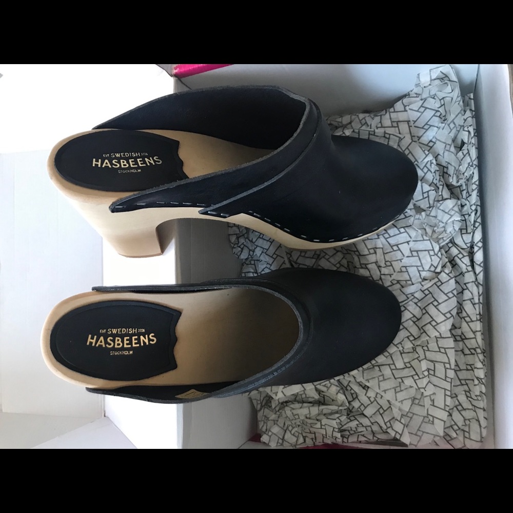 New Never Worn Swedish Hasbeens clogs